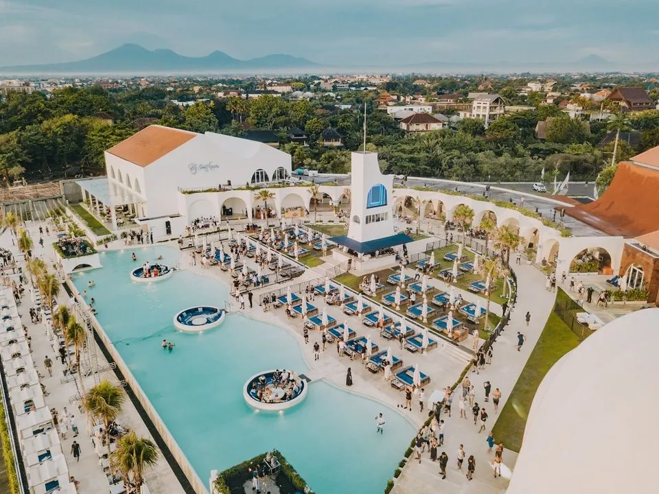 Cafe Del Mar Beach
